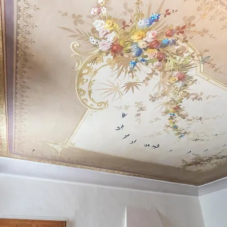 S272 - Sirolo, Elegante Di Un Palazzo Storico In Pieno Centro