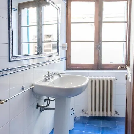 S272 - Sirolo, Elegante Di Un Palazzo Storico In Pieno Centro *